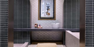 The Hadley Gallery 27