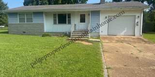 Charming 2-Bedroom Home with Large Yard & Garage Gallery 1