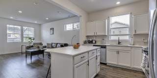 898 N 18th Avenue ~ Spacious & Immaculately Maintained Townhome Gallery 9