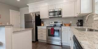 Fully Furnished Condo!!  3 bedroom 2.5 bath minutes from the U of A!!!! Gallery 7