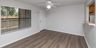 The Avenue Gallery 15