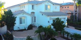 Beautiful House - Close to Everywhere with Mountain Views Gallery 1