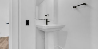 2923 Exposition Pl, #2 Gallery 18
