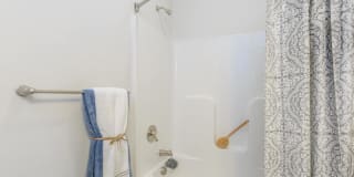 Riverstone Apartments at Long Shoals Gallery 21