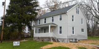 3 Bedroom / 2 Full Bath / 2 Half Bath Single Family Home For Rent! Gallery 1