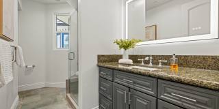 5011 Hayvenhurst Avenue Gallery 28