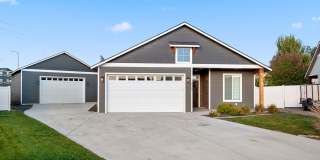Newer Construction with 28X36 Shop! Gallery 1