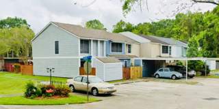 3 bed/1.5 bath townhome right off of I-49 Gallery 1