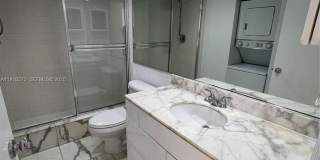 5600 Collins Avenue Gallery 25