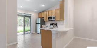 LIKE NEW 3/2/1 TOWNHOUSE IN BEAUTIFUL SEMINOLE WOODS Gallery 11