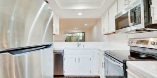 Hidden Silicon Valley Oasis! 2BR/2.5BA Townhome with TWO Private Patios, 2 Dedicated Parking Spaces, Pool, Tennis Courts & Utilities Included! Gallery 23