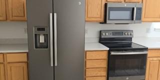 3 Bedroom, 2 Bathroom Home! Schedule a Showing! Gallery 4