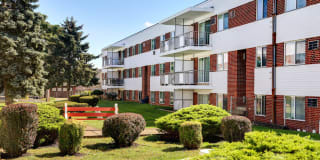 Washington Court Gallery 1