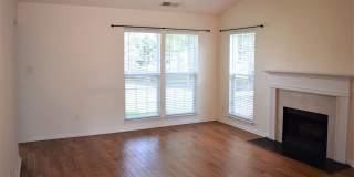 Cute Ranch Style Home - Fenced Yard Gallery 3