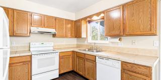 Half Duplex near Downtown Castle Rock with HUGE YARD and Garage! Gallery 10