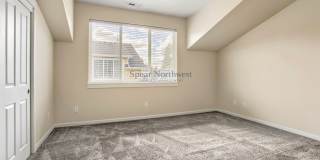 Freshly Remodeled 3-Story Townhome in a Gated Community — Blocks to MAX & Gresham Station Gallery 17