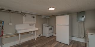$650- Updated 2 bed/1 bath apartment near Medical Center, with brand-new appliances! Gallery 9