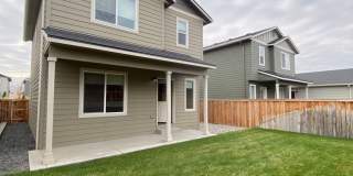 Beautiful 3 Bedroom 2.5  Bathroom Townhome w/ 2-car Garage - in the Eastmont School District! Gallery 1