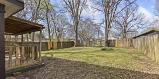 Charming 3 Bed, 2 Bath Midtown Home with Huge Fenced Backyard! Gallery 9