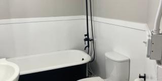 Elegant Renovation! HUGE 1 Bed 1 Bath Available Now! Gallery 64