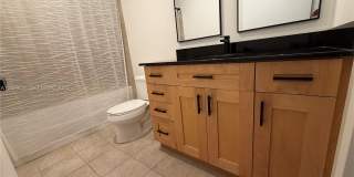 150 E Robinson St Gallery 11