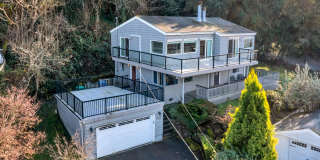 Stunning Sound & Olympic Mountain View Home in North Admiral Gallery 45