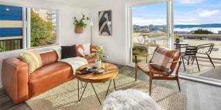 Top-Floor Corner Condo with Spectacular Views of the Space Needle & TWO Parking Spaces Gallery 6