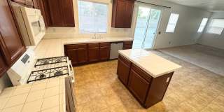 Spacious 5 bedroom home Gallery 10