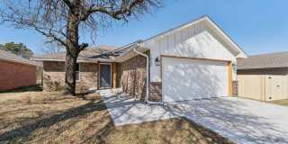 Beautiful 3 Bedroom, 2 Bath Home Close to Choctaw Gallery 1