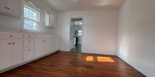 Large 2 Bedroom Home with a Garage Gallery 4