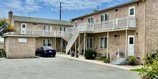 Bright & Airy 2 Bed / 1 Bath Apartment in Point Loma! Gallery 1