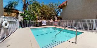 Warner Courtyard Apartments Gallery 21
