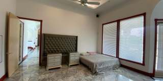 Spacious 3/2 with In-Law Suite Gallery 15