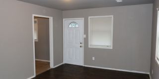 BEAUTIFUL HOME LOCATED CLOSE TO EVERYTHING WITH GARAGE! Gallery 6