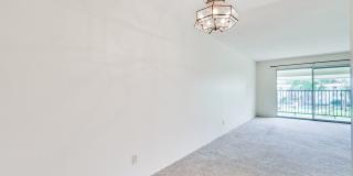 Top Floor Unit - Balcony - Elevator Access - Community Pool & Tennis Court Gallery 14
