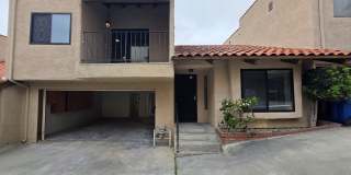 Beautiful 3 Bed, 2 Bath condo with 2 car garage & laundry Gallery 1