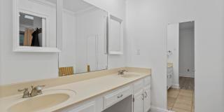 Oak Cove Condo Gallery 15