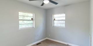 2 Bedroom / 1 Full Bath - Gallery 17