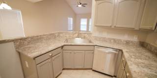 3 Bed / 3.5 Bath Townhome in NW Gallery 8