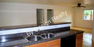 Modern 4 Bed 5 Bath Near UofA – Private Baths & Off-Street Parking Gallery 8