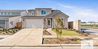 Almost New Five Bedroom Lennar Home with Solar in Clovis! Gallery 1