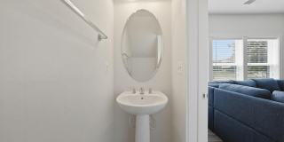 44730 TIVERTON Square Gallery 6