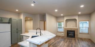 Modern 4 Bedroom, 2.5 Bath Home In Silver Creek w/AC Gallery 13