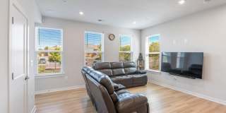 44504 WOLFHOUND Square Gallery 4