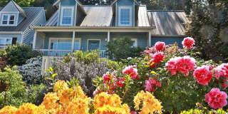 Stunning View With This  Cape Cod Cottage In Langley! Gallery 1