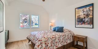 Downtown Louisville 3-BDR Fully Furnished Gem Gallery 17