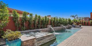 50070 Via De Moda Gallery 2