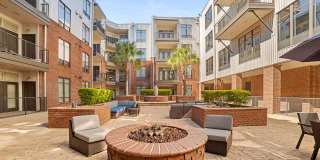 2125 Yale Apartments Gallery 17
