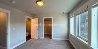 Charming 3 Bed, 2 Bath Townhome with Garage in Beautiful Sandy Gallery 17