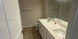 585 NW 11th Ave Gallery 24